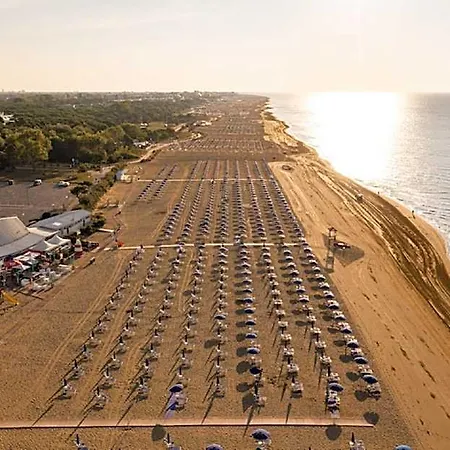 Hotel Spacious Up To 8 Guests Close To Thermae Bibione